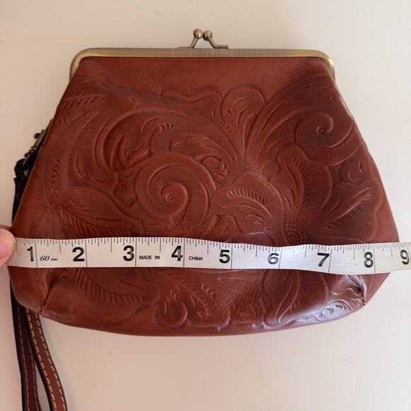 Patricia Nash Savena Tooled Brown Leather Kiss Lock Clutch Wristlet - Picture 7 of 9